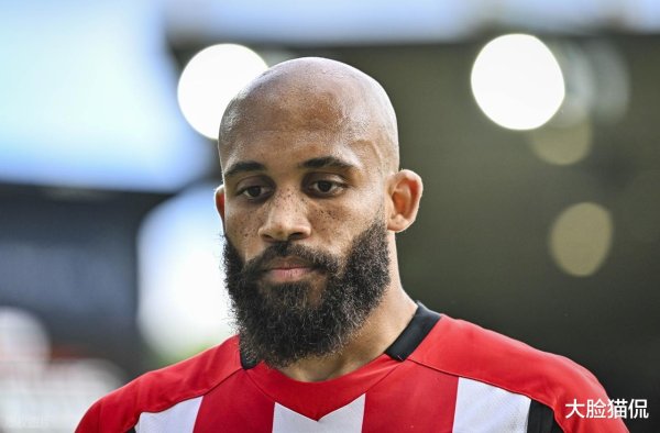 Giám đốc Brentford thừa nhận tiền đạo muốn chuyển sang Old Trafford, nhưng có thể ở lại câu lạc bộ