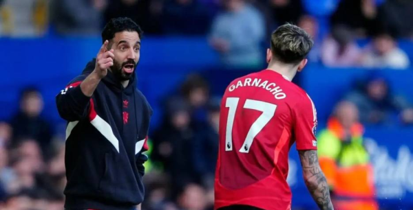 Manchester United: Romano xác 